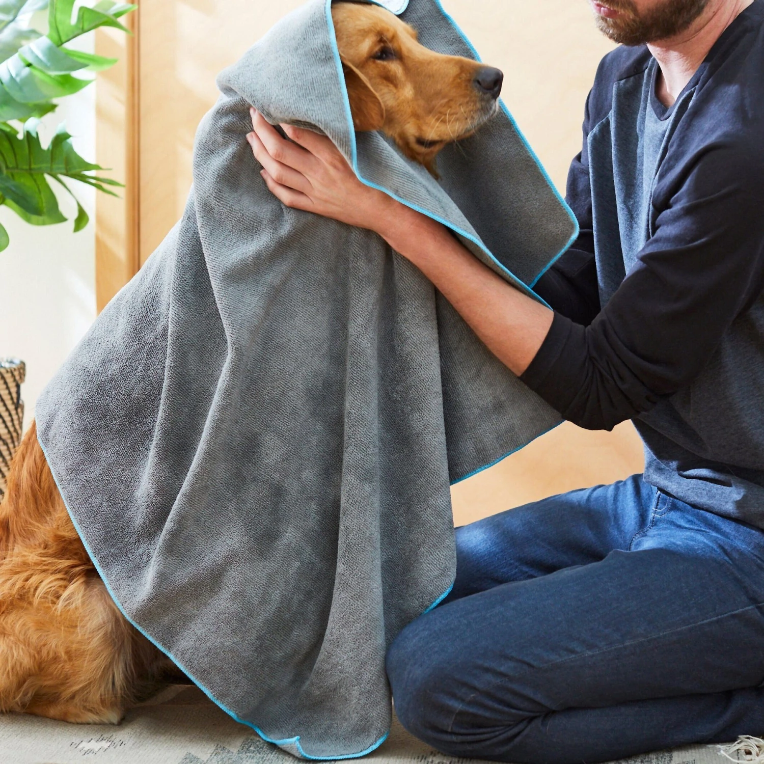 Frisco Microfiber Dog & Cat Bath Towel, Gray, 44-inch 4 Frisco Microfiber Dog & Cat Bath Towel, Gray, 44-inch - Image 4